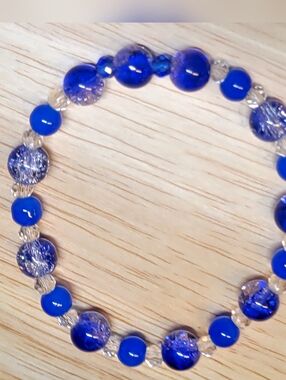 Blue Crackle Beaded Bracelet 6.5"